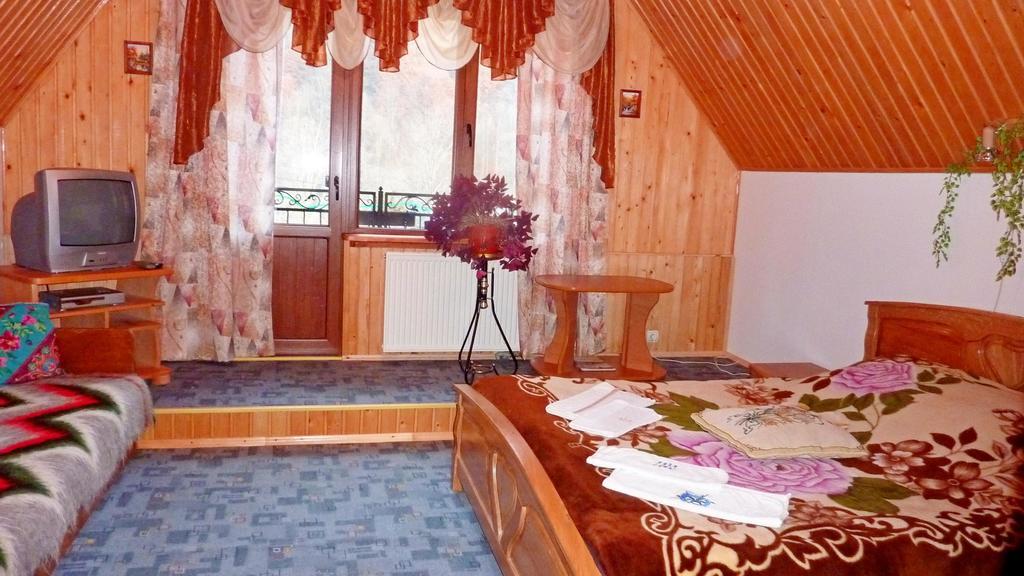 Sadyba Bilya Richky Yaremche Habitación foto