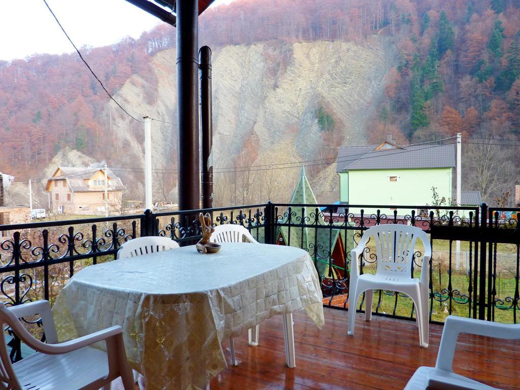 Sadyba Bilya Richky Yaremche Habitación foto